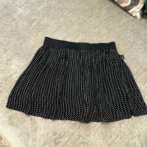 NWT - BLACK & WHITE POLKA DOT MINI SKIRT SZ L
